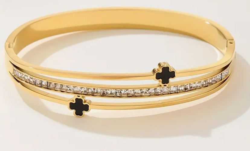 Cross your heart bracelet